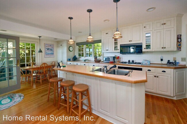 Building Photo - 3 br, 3 bath House - 425 Lakeview Avenue