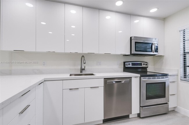 Building Photo - 21559 Cypress Hammock Dr