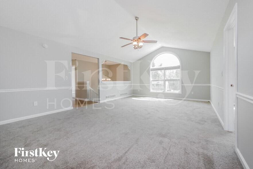 Building Photo - 221 Whitney Ln