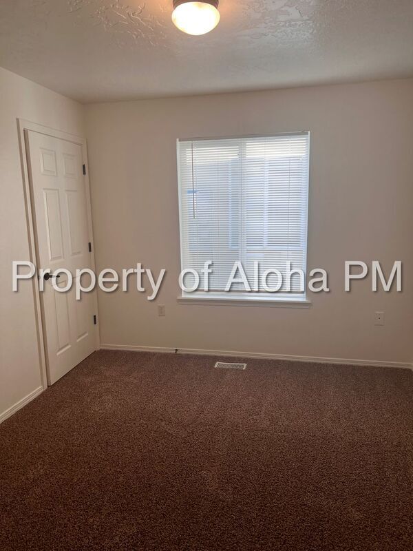 Building Photo - 1033 W Pine Ave