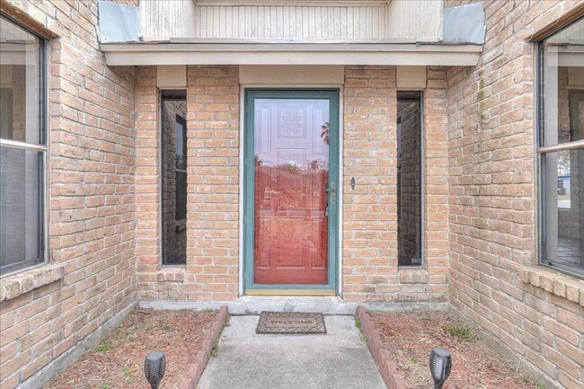 Building Photo - 985 Crossbill St