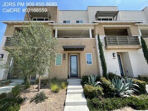 Building Photo - El Monte 2 Bedroom Townhome