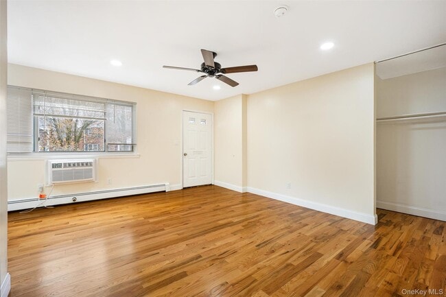 Building Photo - 34 Manor Dr