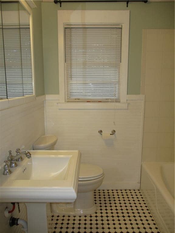 Building Photo - 112 Highland Ave