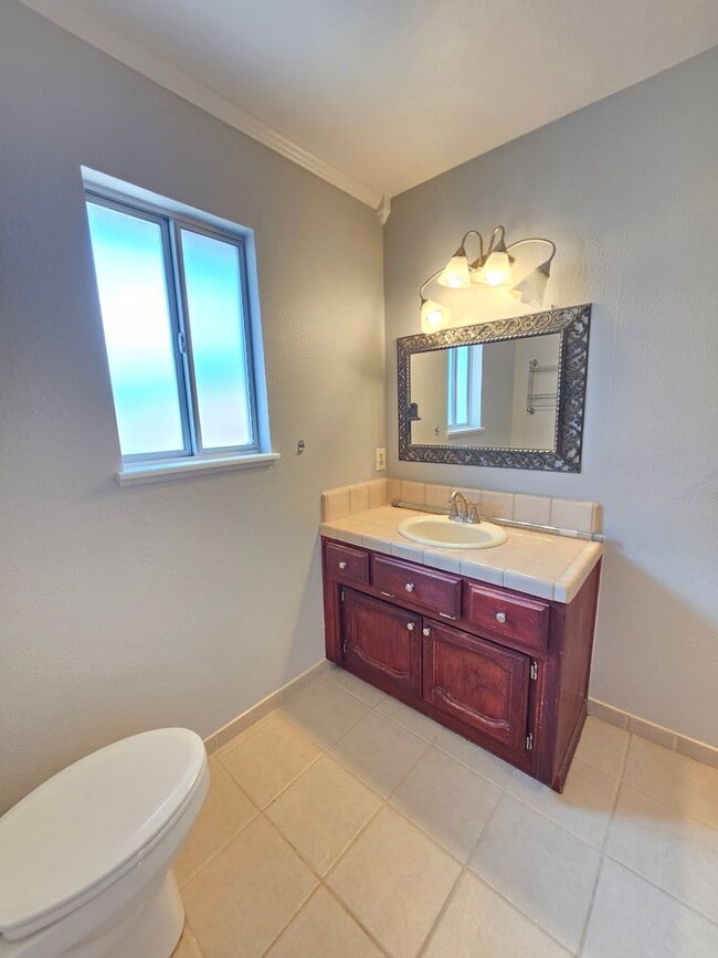 Building Photo - Spacious 4 Bedrooms & 3 Full bathroom Home with Over 2,200 Sq Ft on a Corner Lot!