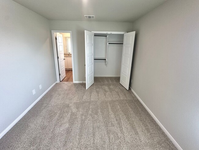 Building Photo - 113 Schrader Dr