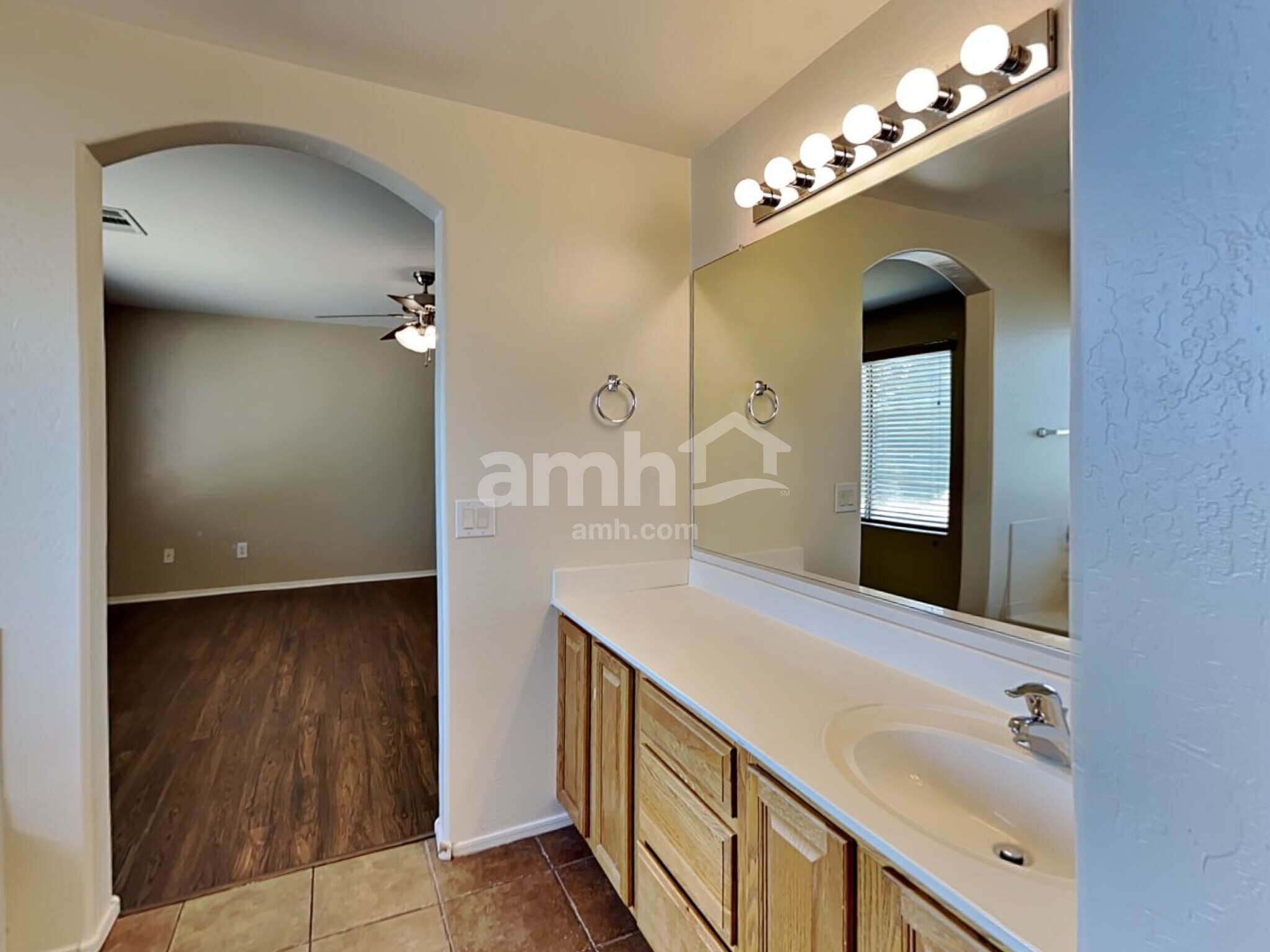 Building Photo - 99 S 165th Dr