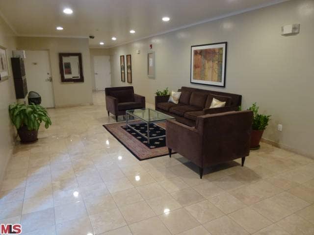 Lobby - 1828 Glendon Ave