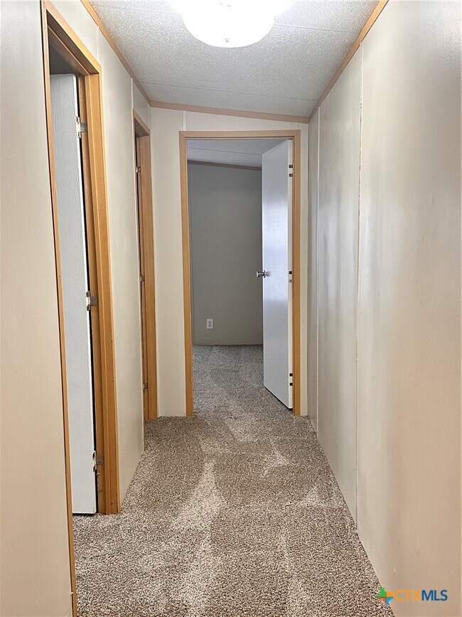 Building Photo - 208 Picasso Dr
