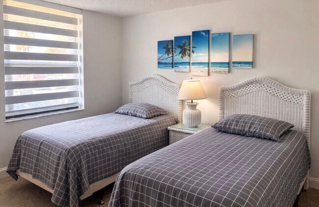 Building Photo - 9900 S Ocean Dr