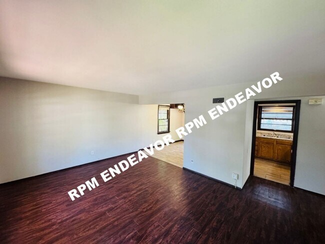 Building Photo - 4 Bed | 2 Bath | Pet Friendly | Spacious ,Fenced in Yard!