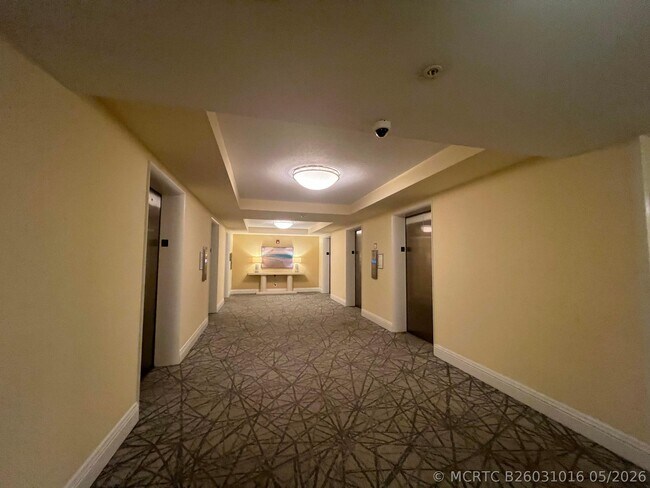Building Photo - 2501 S Ocean Dr