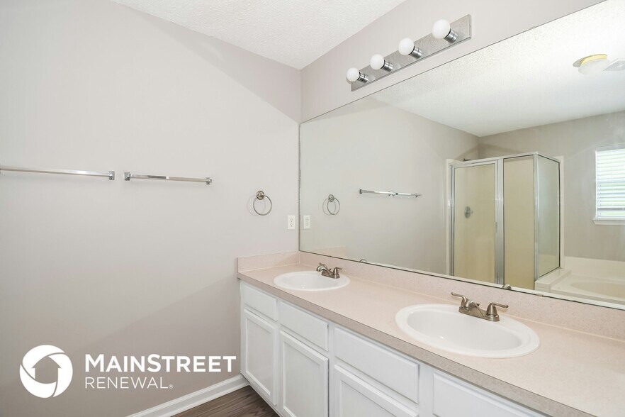 Building Photo - 13587 Ashford Wood Ct E