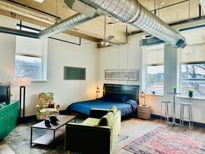 Building Photo - Studio Unit Available
