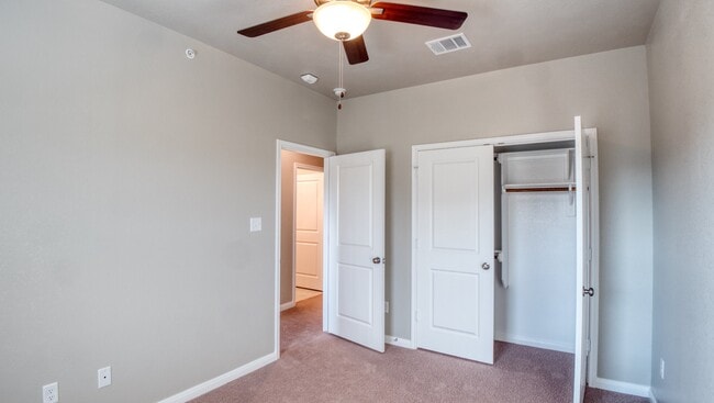 Building Photo - 4089 Cross Park Dr