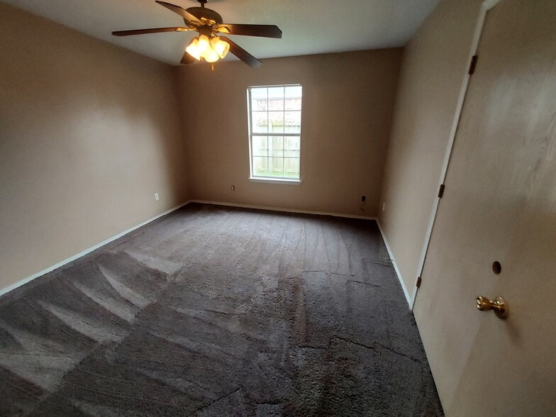 Building Photo - 204 Killdeer Dr
