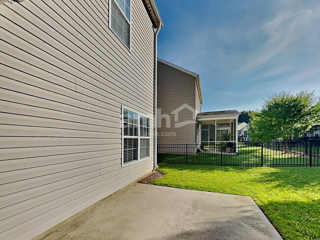 Building Photo - 113 Pin Oak Court