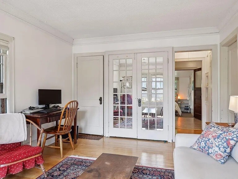 Building Photo - 2512 33rd Ave S