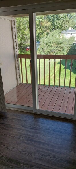 Building Photo - 6660 Charlie Grimm Rd