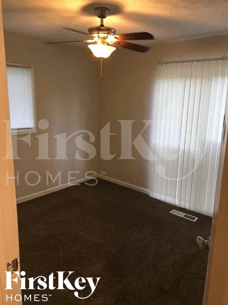 Building Photo - 4801 Leone Dr