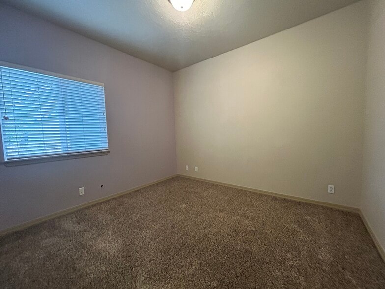 Building Photo - 10485 N Bridle Way