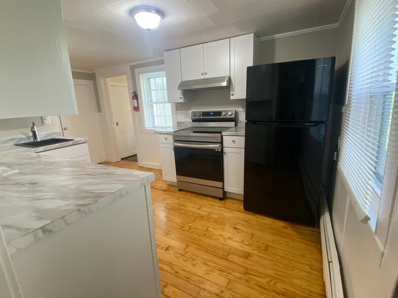 Building Photo - 82 Riverside St