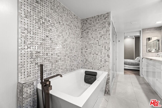 Building Photo - 1333 S Beverly Glen Blvd