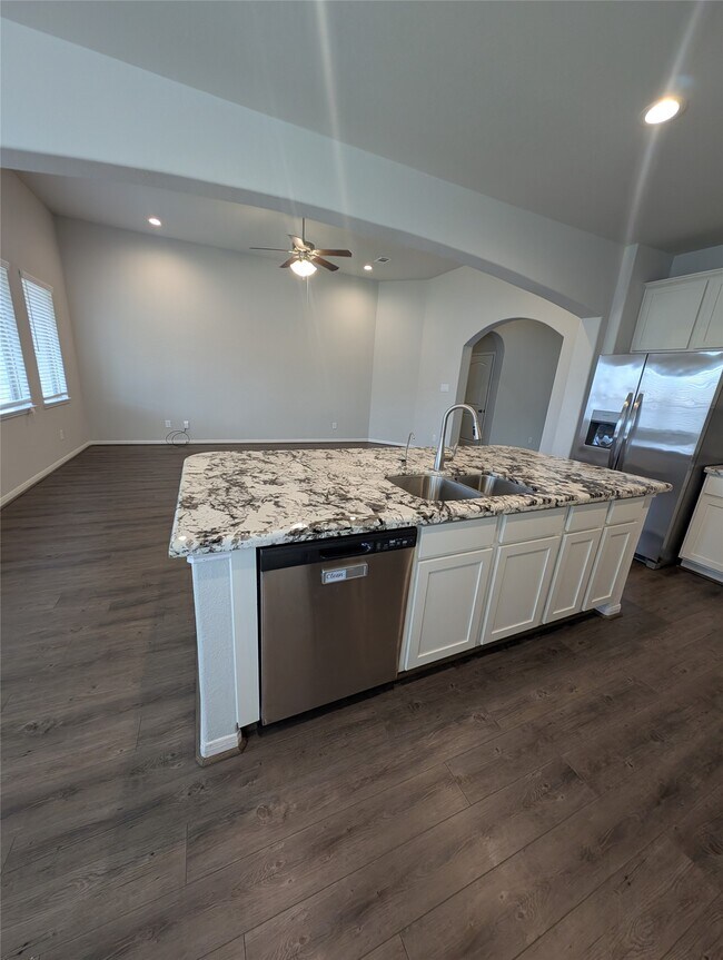 Building Photo - 30454 Butternut Oak Ln