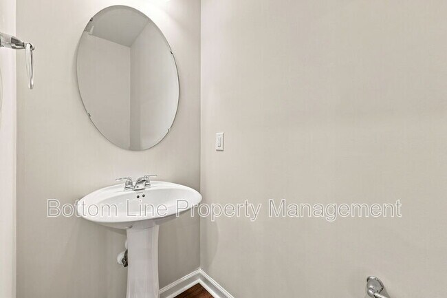 Building Photo - 2312 Kasota Ln