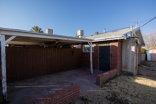 Building Photo - 1508 Nueces Way