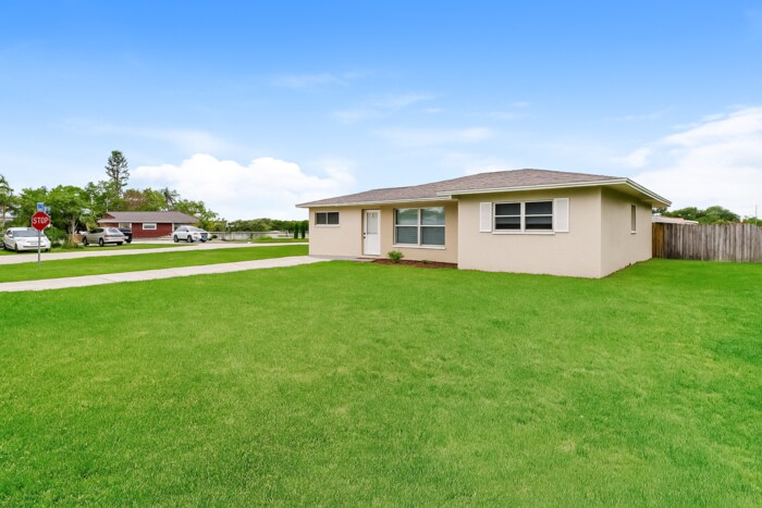 Building Photo - 10849 60th Ave N