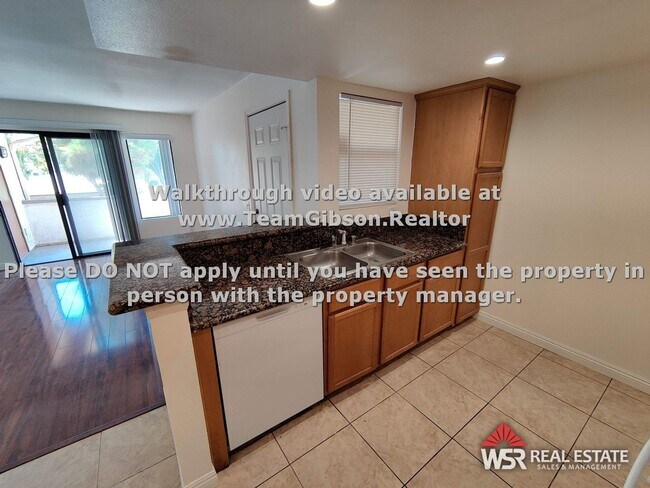 Building Photo - 1 Bedroom / 1 Bathroom Condo W/ garage