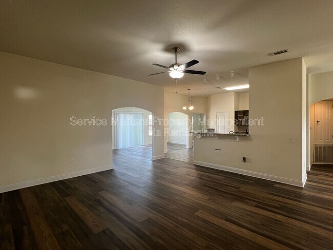 Building Photo - 7037 Season Dr