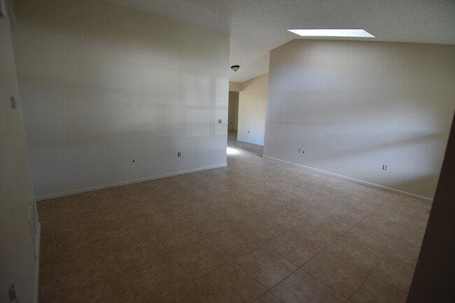 Building Photo - 3/2 Single Family Home in Bel Air Hills AV...