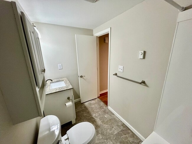 Building Photo - Spacious 2-Bed 1-Bath in Mount Sterling!