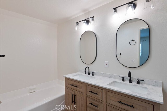 Building Photo - 10215 Variel Ave