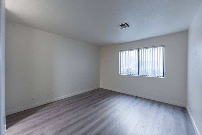 Building Photo - 5064 S Rainbow Blvd