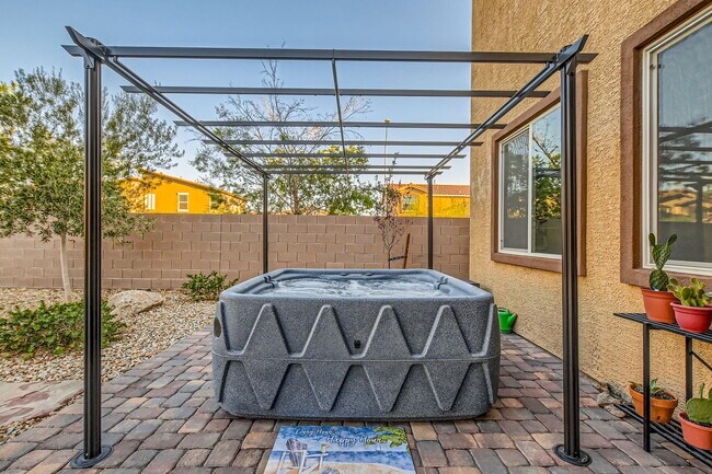 Building Photo - GATED 2-STORY HOME!