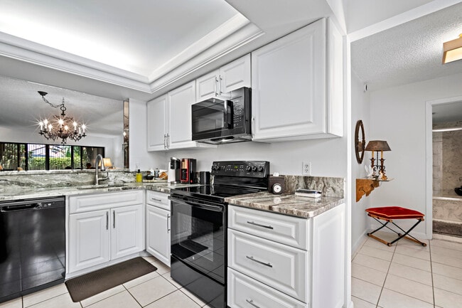 Building Photo - 5153 Oakhill Ln