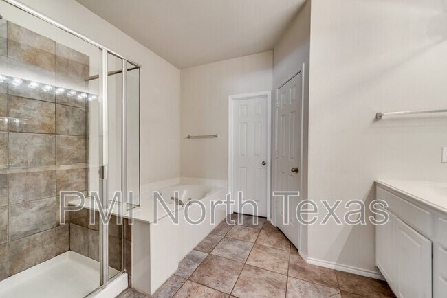 Building Photo - 11531 Chaucer Dr