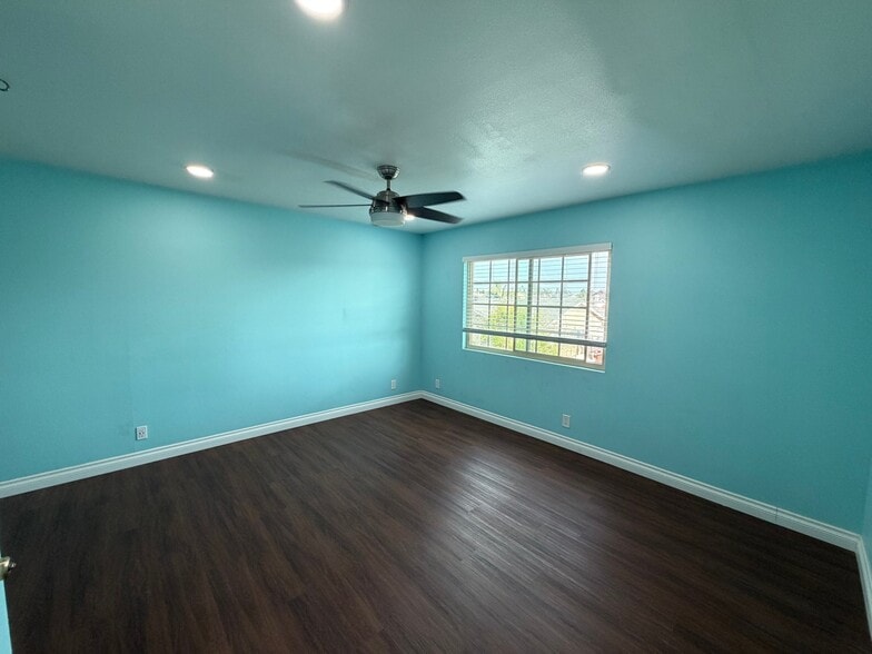 Building Photo - 8552 Doremere Dr