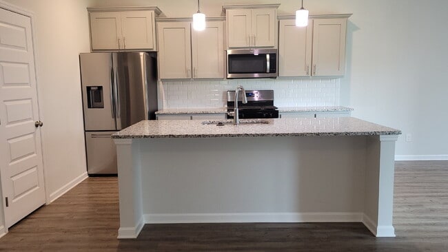 Building Photo - Huntsville Haven with Granite Elegance!" D...