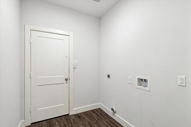 Building Photo - 260 Shoreview Dr