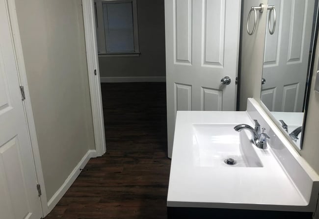 Building Photo - 3 Bedroom | 1 Bathroom Home | PET FRIENDLY