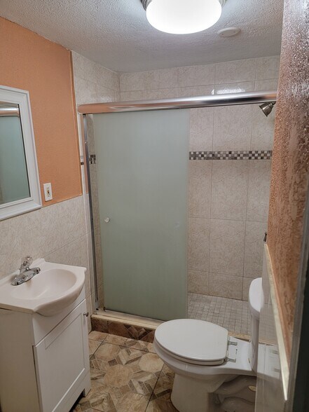 Bath 2 - 1518 NW 102nd St