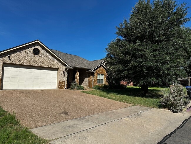 Building Photo - 10412 Whitney Trace Dr