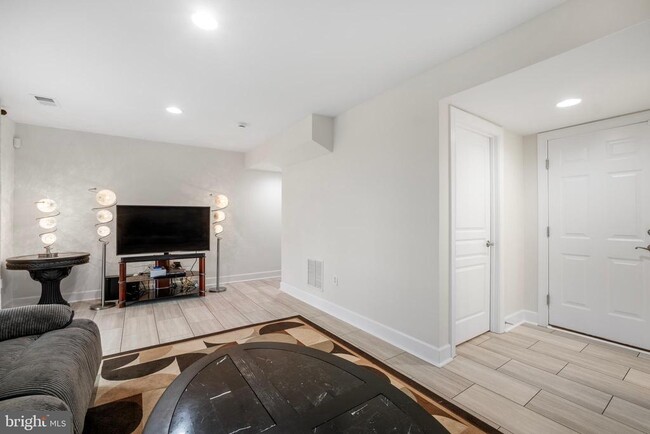 Building Photo - 16660 Bolling Brook Ct