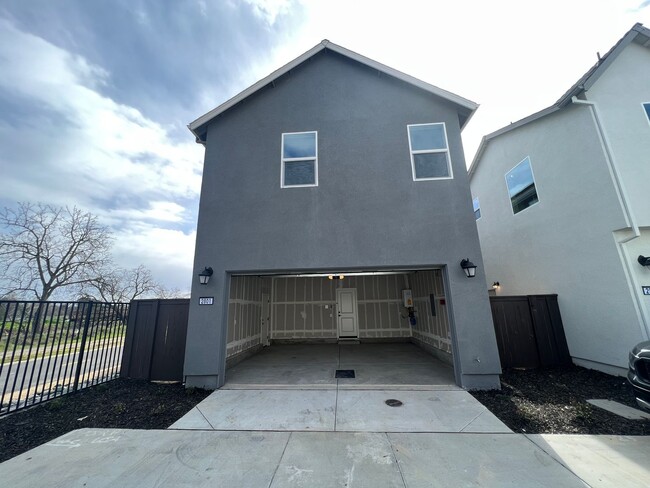 Building Photo - Single Family Natomas