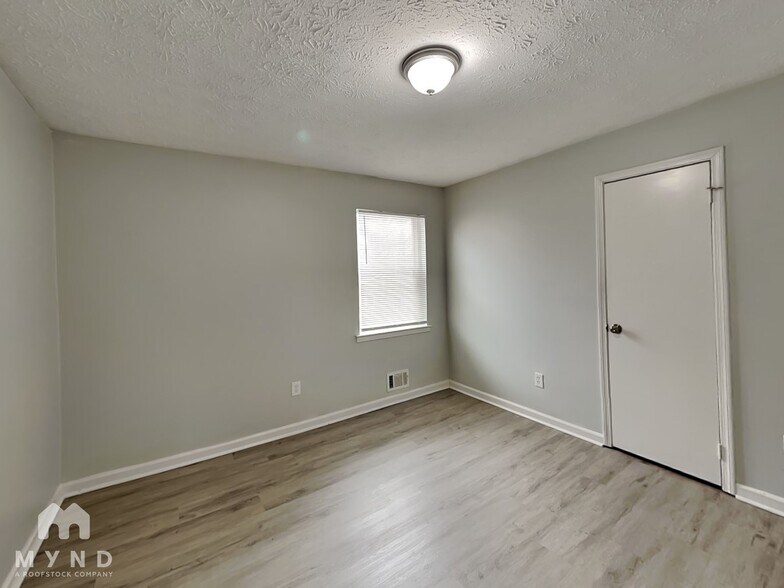 Building Photo - 2870 Woodhollow Ln