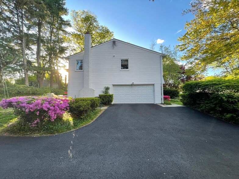 Building Photo - 354 Andrew Rd